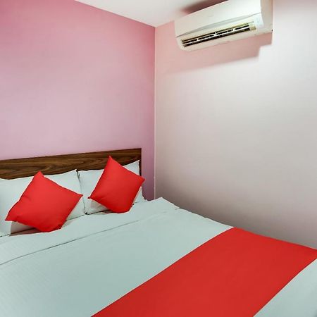 Oyo 89480 Dream House Hotel Skudai Exterior photo