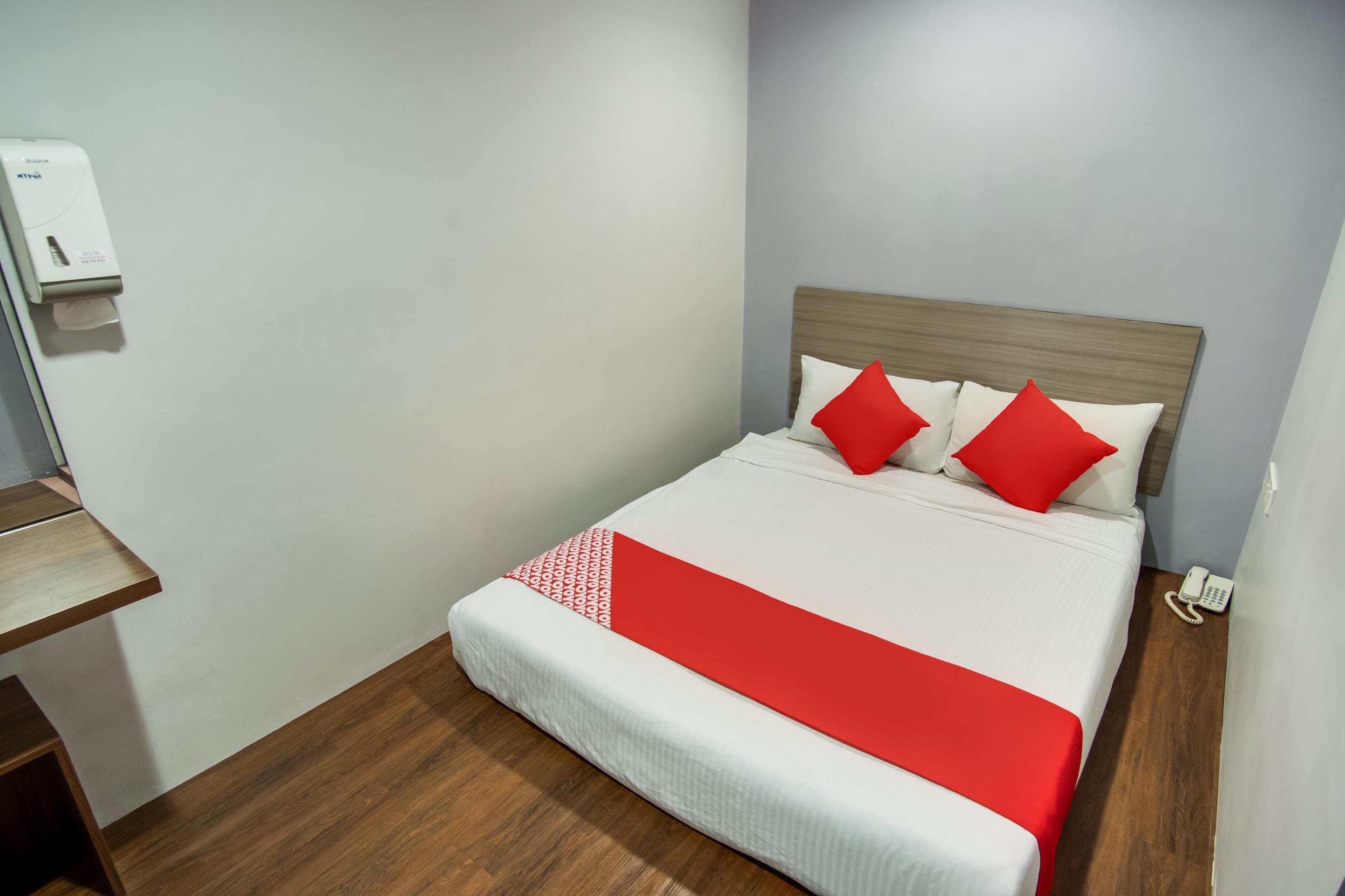 Oyo 89480 Dream House Hotel Skudai Exterior photo