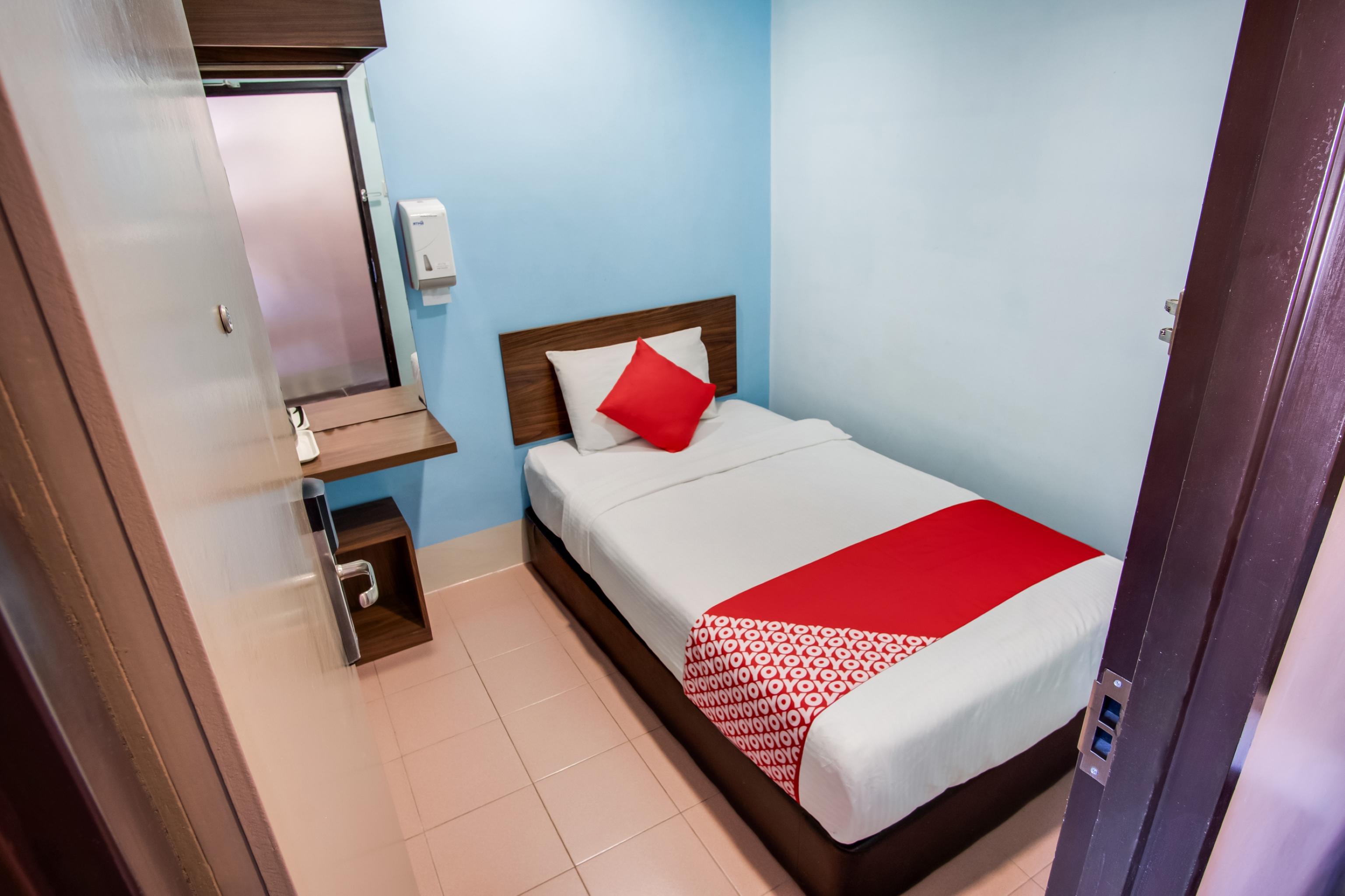 Oyo 89480 Dream House Hotel Skudai Exterior photo