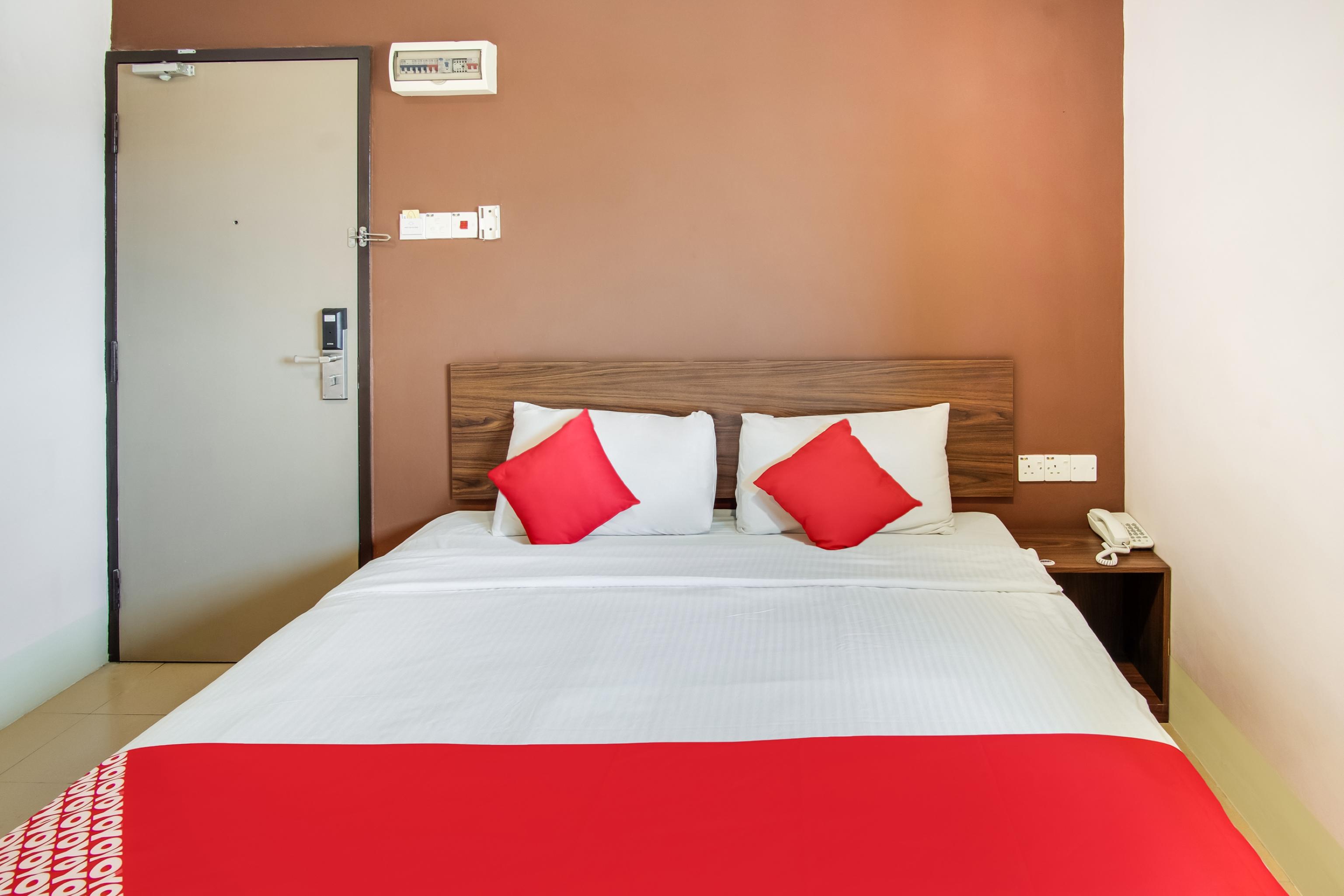 Oyo 89480 Dream House Hotel Skudai Exterior photo