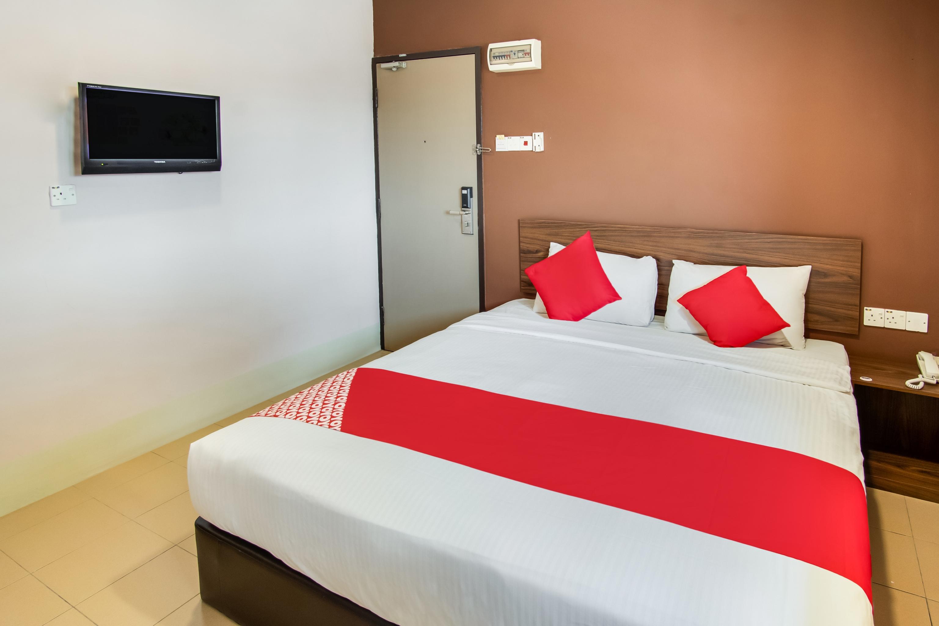 Oyo 89480 Dream House Hotel Skudai Exterior photo
