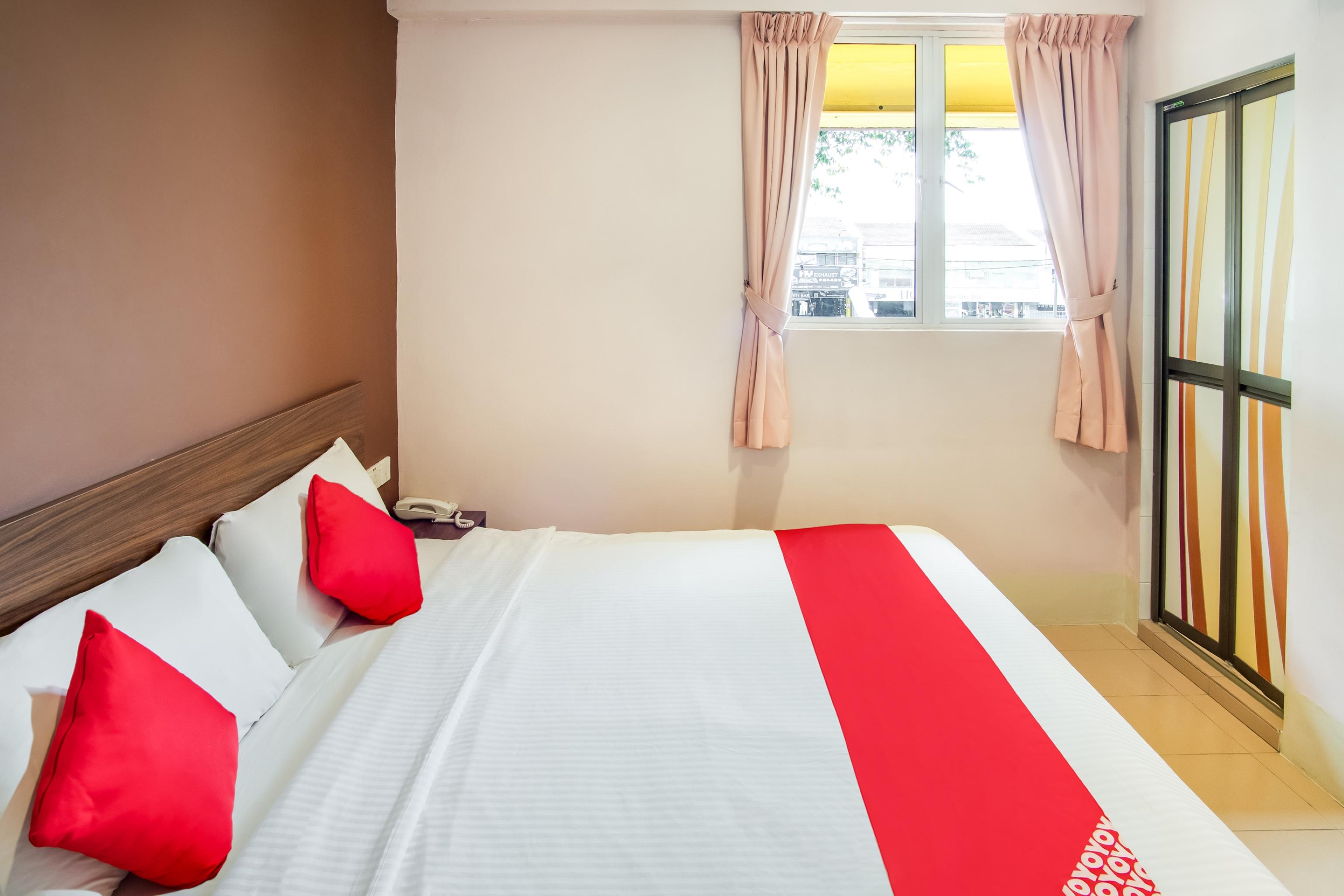 Oyo 89480 Dream House Hotel Skudai Exterior photo