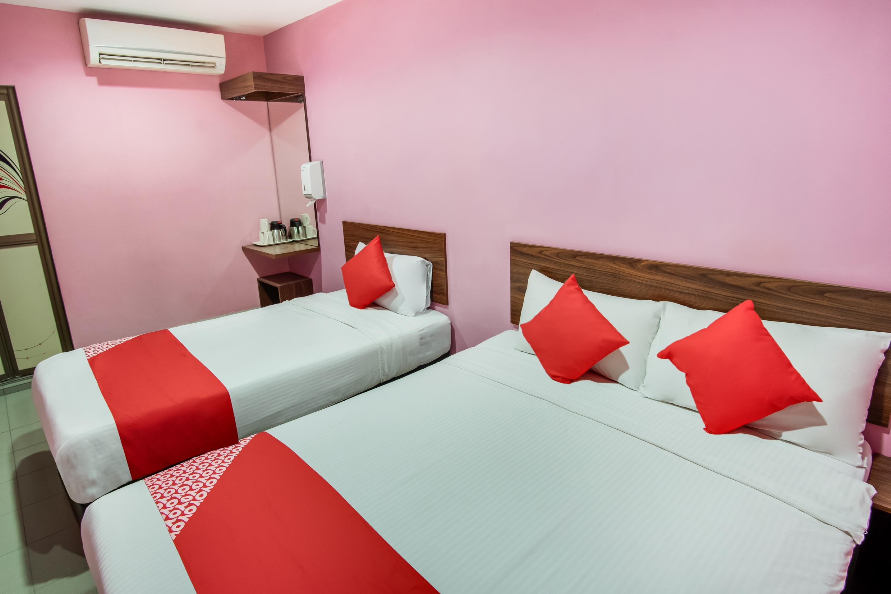 Oyo 89480 Dream House Hotel Skudai Exterior photo