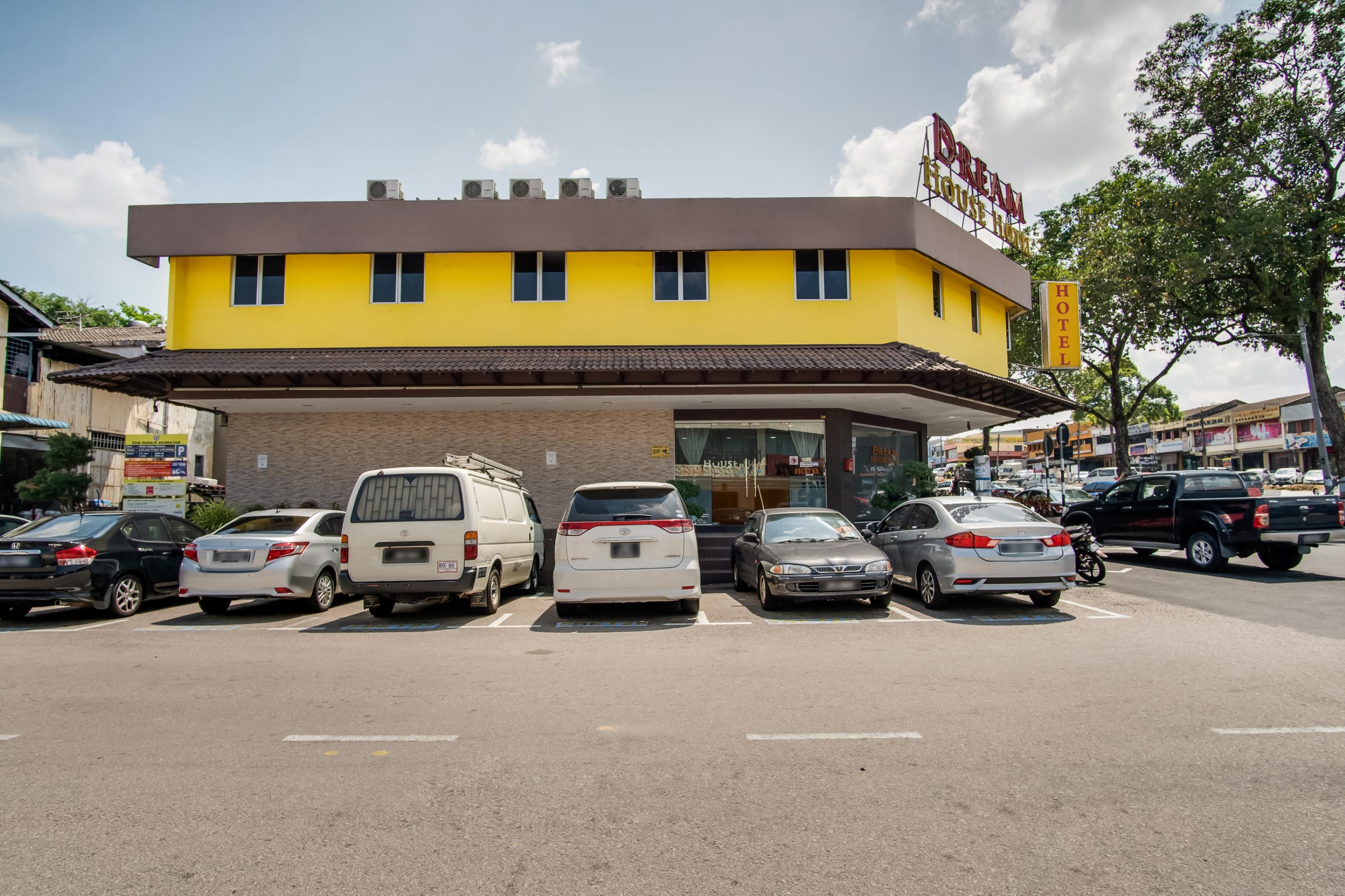 Oyo 89480 Dream House Hotel Skudai Exterior photo