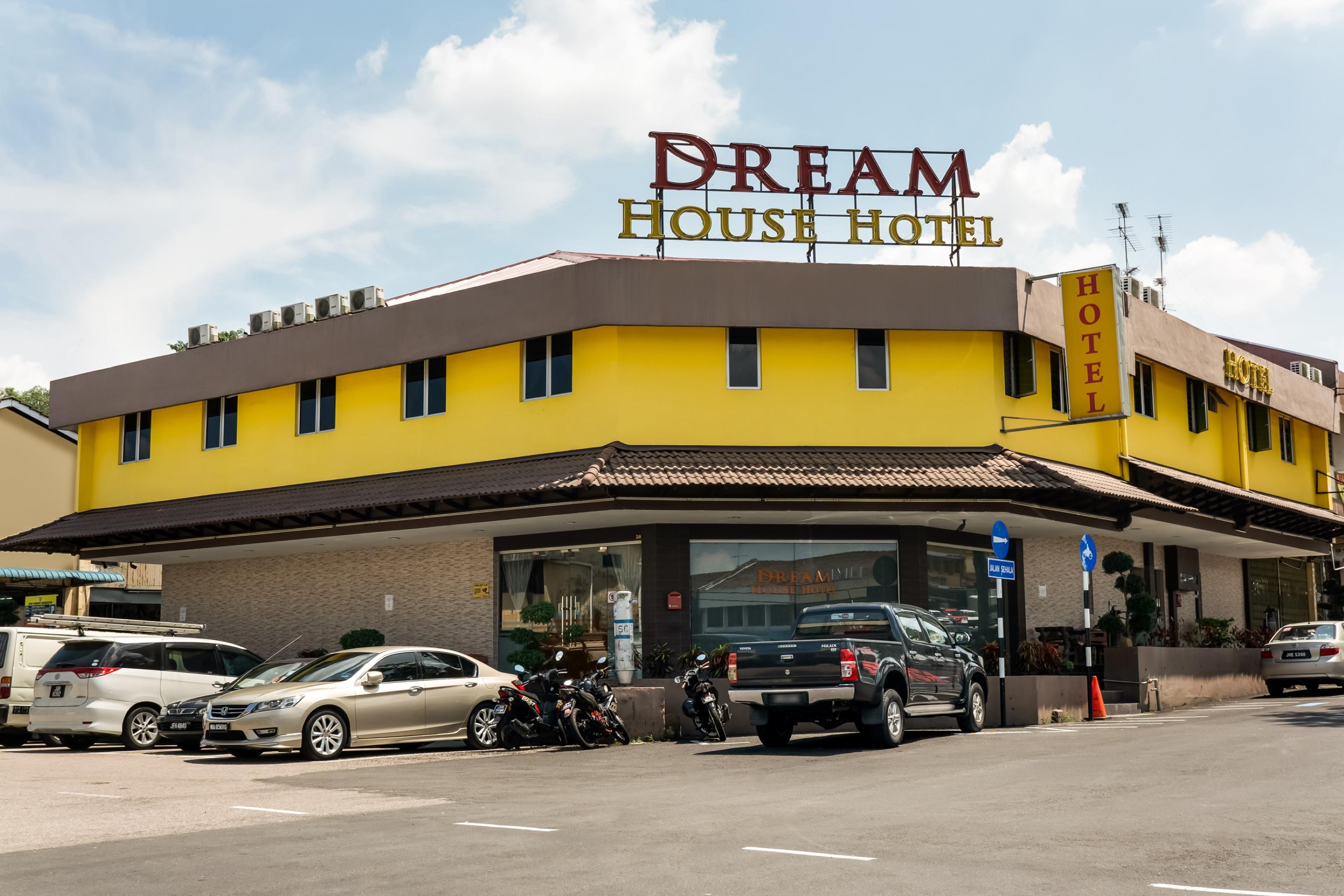 Oyo 89480 Dream House Hotel Skudai Exterior photo