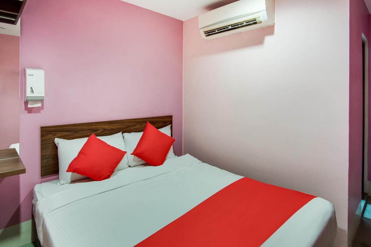 Oyo 89480 Dream House Hotel Skudai Exterior photo