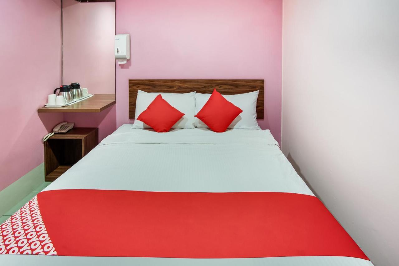 Oyo 89480 Dream House Hotel Skudai Exterior photo